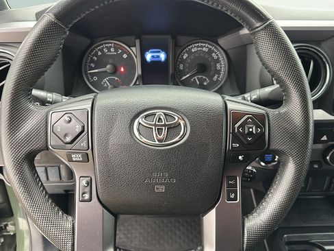 Used 2021 Toyota Tacoma TRD Off-Road AWD/4WD image 18