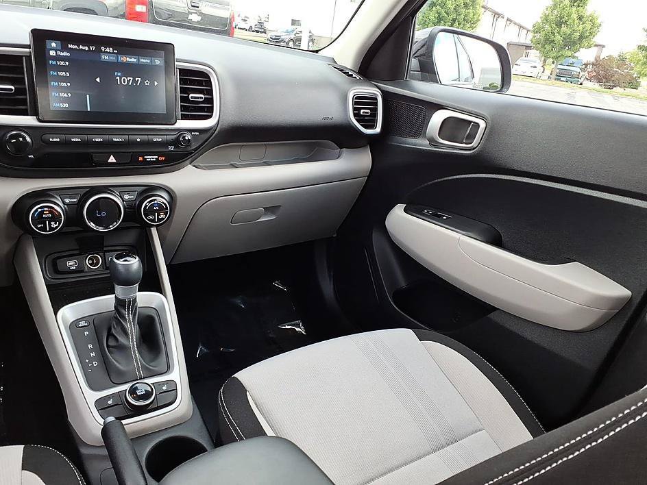 Used 2026 Hyundai Venue SEL FWD image 21