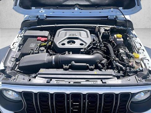 Used 2025 Jeep Wrangler Unlimited Sport AWD/4WD image 11