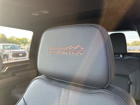Used 2024 Chevrolet Silverado 2500 High Country w/ High Country Premium Package AWD/4WD image 30