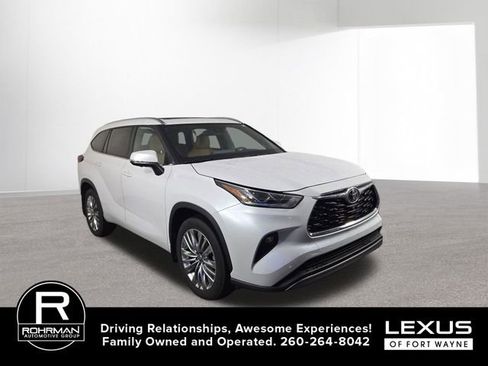 Used 2023 Toyota Highlander Platinum AWD/4WD image 5
