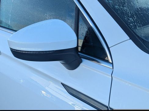 Used 2024 Volkswagen Tiguan SE image 9