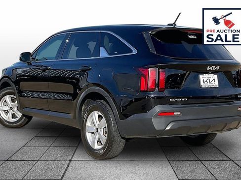 Used 2023 Kia Sorento LX AWD/4WD image 12