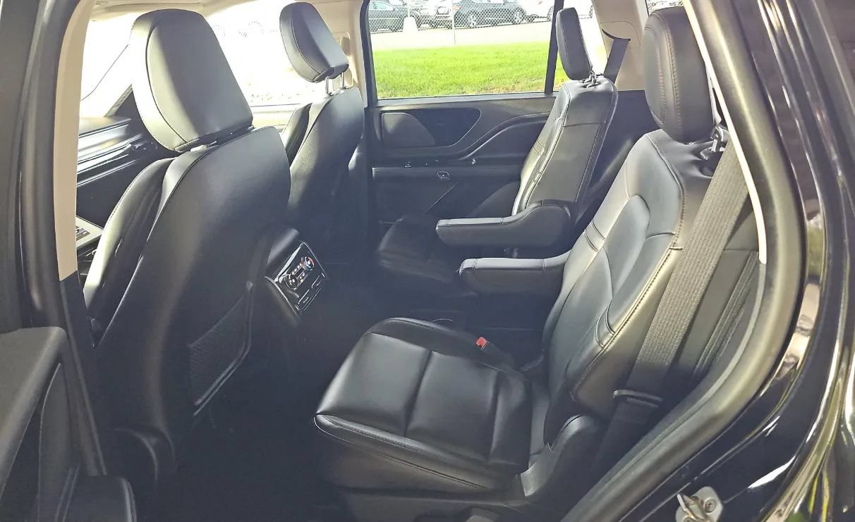Used 2022 Lincoln Aviator AWD w/ Premium Package image 6