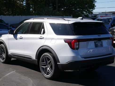 New 2026 Ford Explorer ST-Line w/ ST-Line Street Pack image 9
