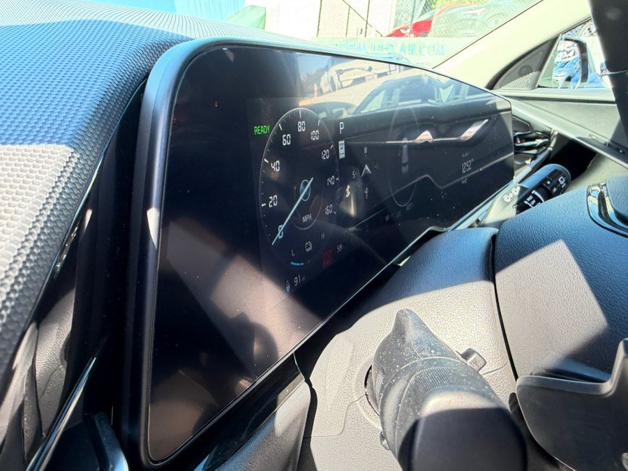Used 2024 Kia Niro Wave FWD image 13