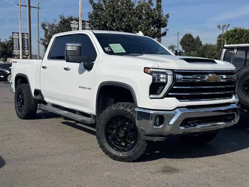 Used 2024 Chevrolet Silverado 2500 LTZ image 2