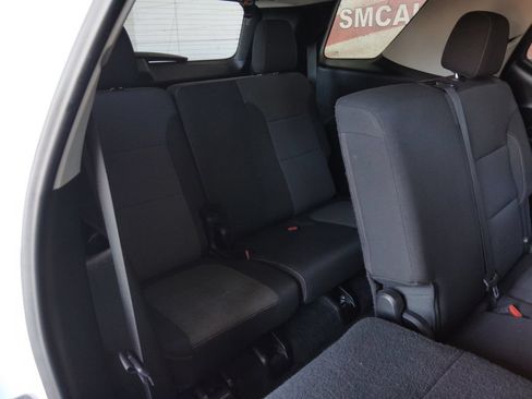Used 2021 Chevrolet Traverse LS FWD image 15