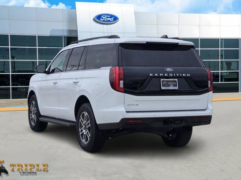 New 2026 Ford Expedition Active image 3