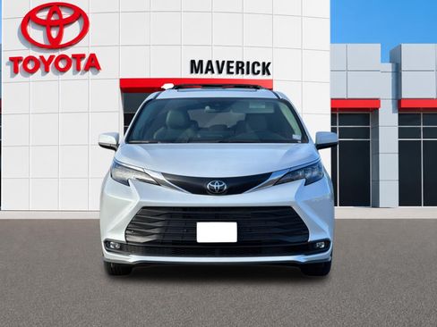 New 2026 Toyota Sienna XLE FWD image 8