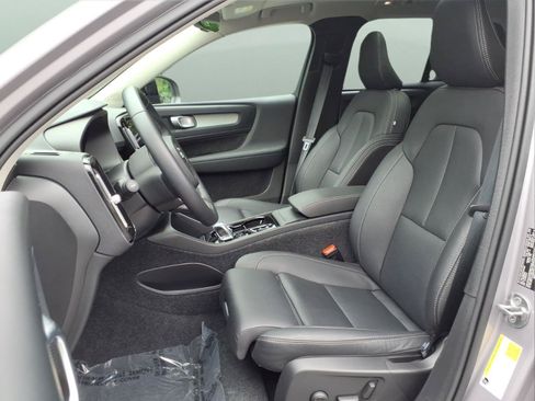 Certified 2026 Volvo XC40 B5 Plus AWD/4WD image 18