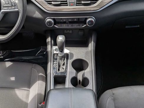 Used 2025 Nissan Altima 2.5 SV FWD image 17