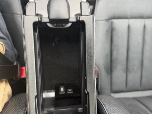 Used 2014 Mercedes-Benz E 550 4MATIC Sedan w/ Premium 1 Package image 20