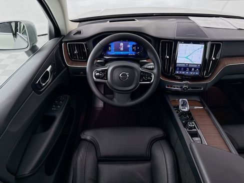 Used 2023 Volvo XC60 B5 Ultimate w/ Climate Package image 24
