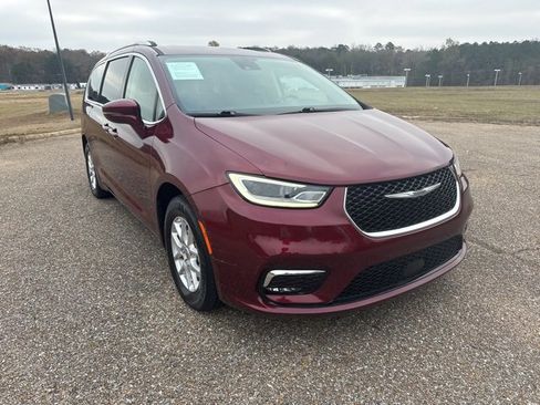 Used 2021 Chrysler Pacifica Touring-L image 2
