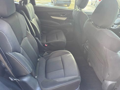 Used 2021 Subaru Ascent Premium w/ Convenience Package image 16