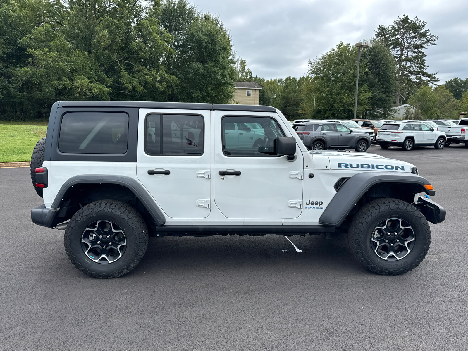 Used 2023 Jeep Wrangler Unlimited Rubicon 4xe w/ Safety Group AWD/4WD image 4