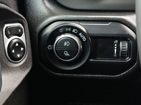 Used 2023 Jeep Gladiator Overland AWD/4WD image 12