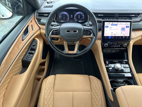 Used 2025 Jeep Grand Cherokee L Summit image 17