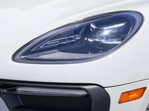 Used 2024 Porsche Macan AWD/4WD image 11