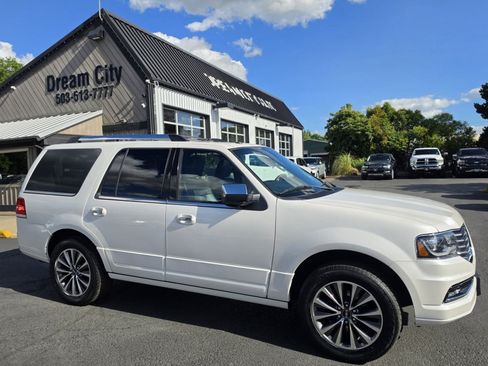 Used 2016 Lincoln Navigator Select RWD image 4