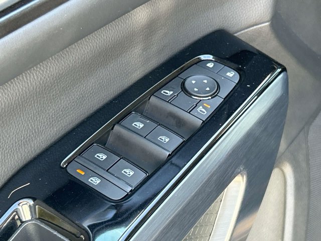 Certified 2025 Nissan Pathfinder SL FWD image 28