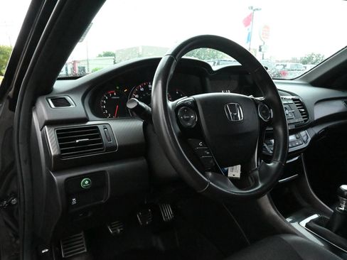 Used 2017 Honda Accord Sport image 13