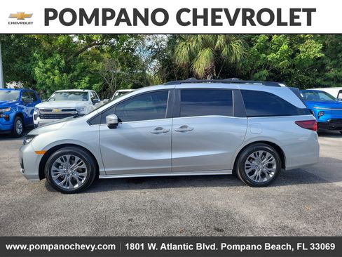 Used 2025 Honda Odyssey Touring image 6