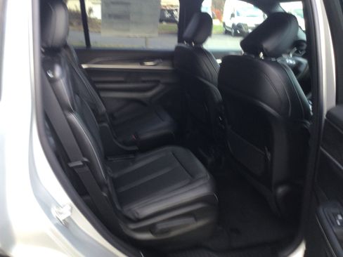 New 2025 Jeep Grand Cherokee L Limited image 8