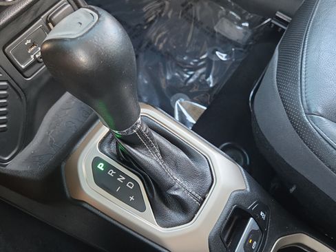Used 2016 Jeep Renegade Limited FWD image 27