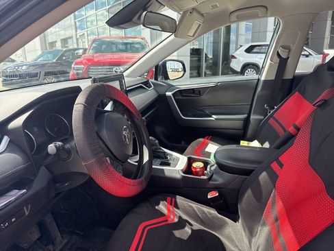 Used 2022 Toyota RAV4 LE w/ Carpet Mat Package (TMS) AWD/4WD image 11
