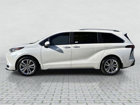 Certified 2023 Toyota Sienna Platinum image 2