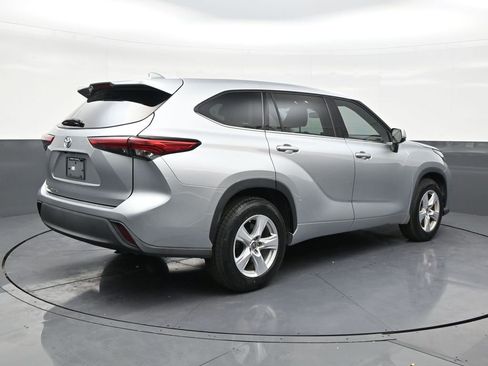 Used 2020 Toyota Highlander L FWD image 5