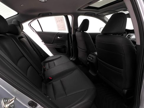 Used 2017 Honda Accord Touring image 18