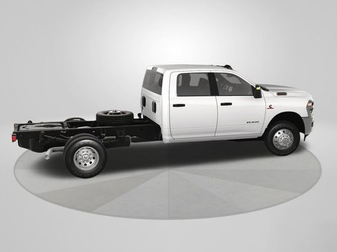 New 2025 RAM 3500 Big Horn AWD/4WD image 6