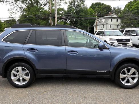 Used 2013 Subaru Outback 2.5i Limited w/ Moonroof Pkg AWD/4WD image 17