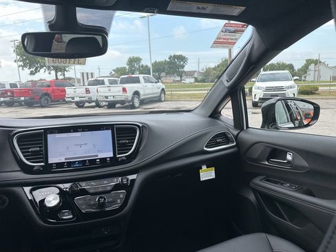 New 2026 Chrysler Pacifica Select image 53