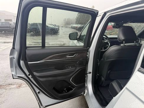 New 2025 Jeep Grand Cherokee Overland AWD/4WD image 35