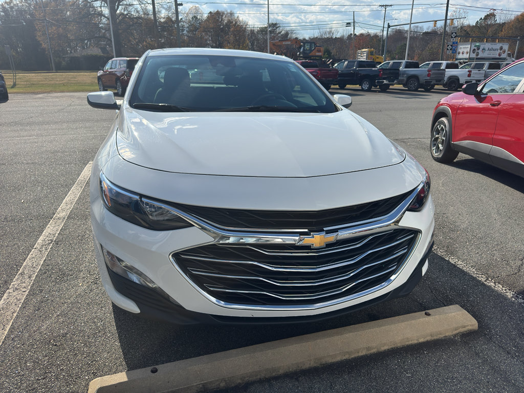 Used 2024 Chevrolet Malibu LT FWD image 2