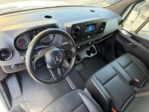 Used 2024 Mercedes-Benz Sprinter 2500 image 26