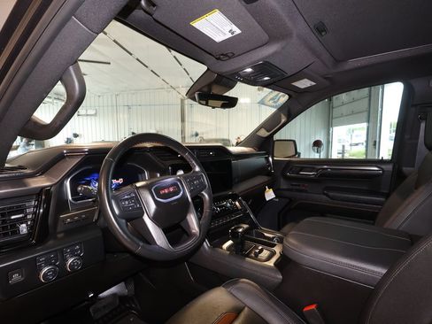 Used 2024 GMC Sierra 1500 AT4 w/ Technology Package AWD/4WD image 9