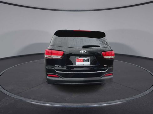 Used 2017 Kia Sorento LX image 7