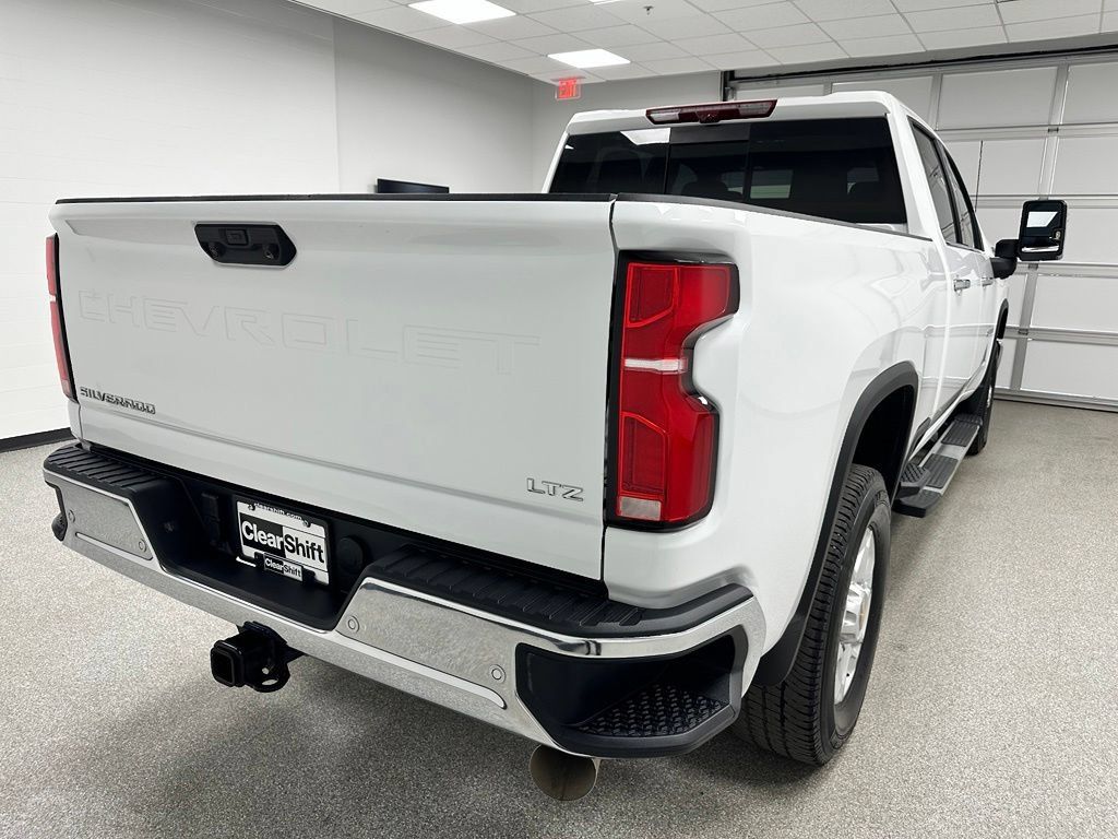 Used 2026 Chevrolet Silverado 2500 LTZ w/ LTZ Premium Package AWD/4WD image 9