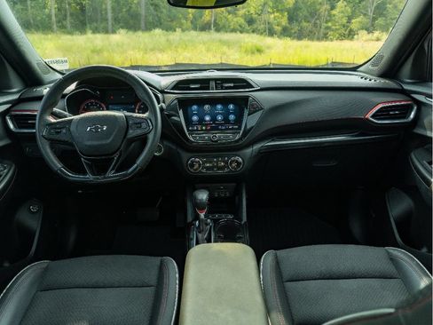 Used 2021 Chevrolet TrailBlazer RS w/ Sun and Liftgate Package FWD image 21