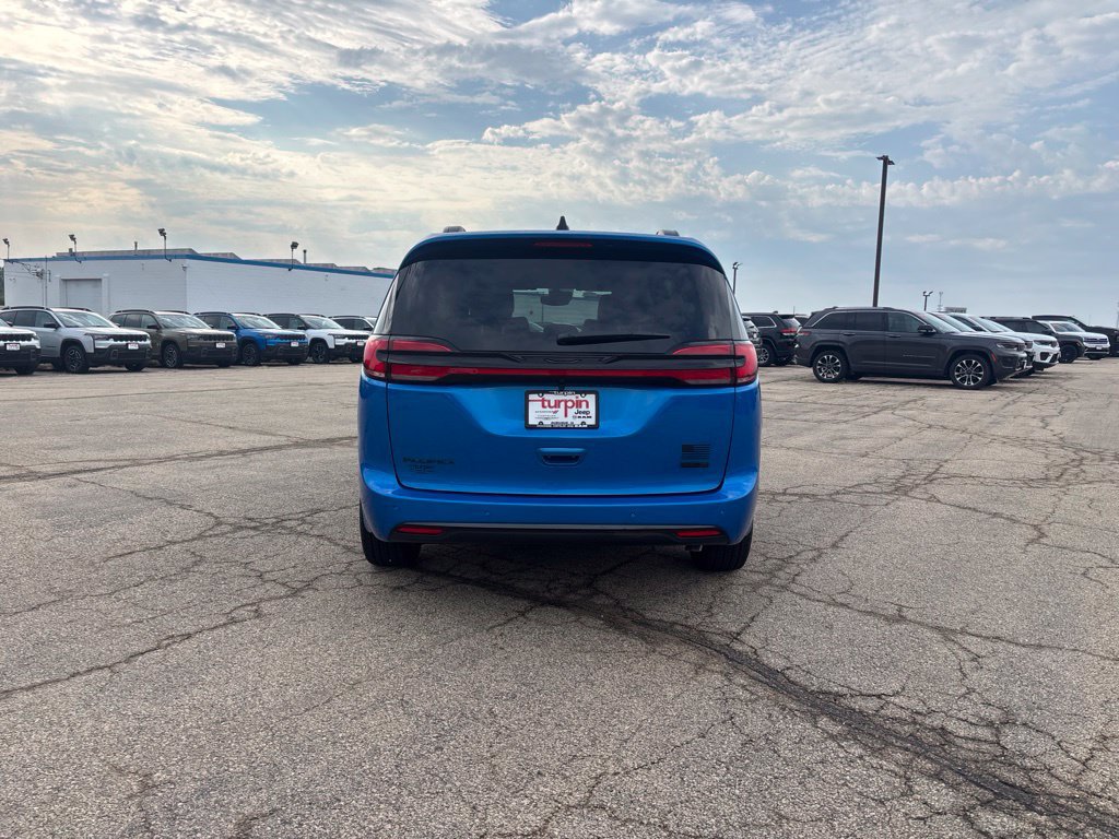 New 2027 Chrysler Pacifica Select AWD/4WD image 4