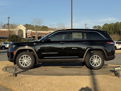New 2025 Jeep Grand Cherokee Laredo w/ Luxury Tech Group I image 4
