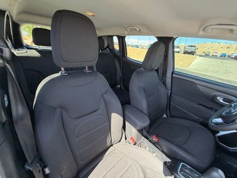 Used 2018 Jeep Renegade Latitude w/ Popular Equipment Group AWD/4WD image 15