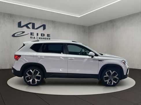 Used 2022 Volkswagen Taos SEL w/ Panoramic Sunroof Package AWD/4WD image 15