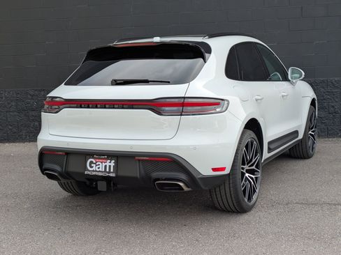 Used 2025 Porsche Macan image 9