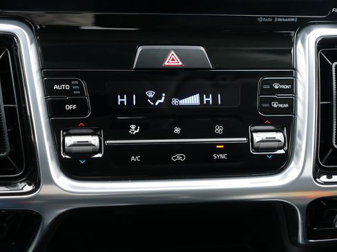 Certified 2023 Kia Sorento SX image 23